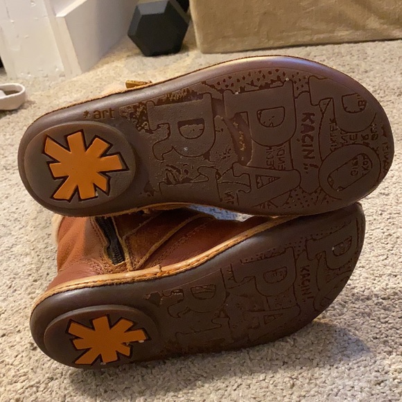 Beautiful Leather Boots - Picture 5 of 6